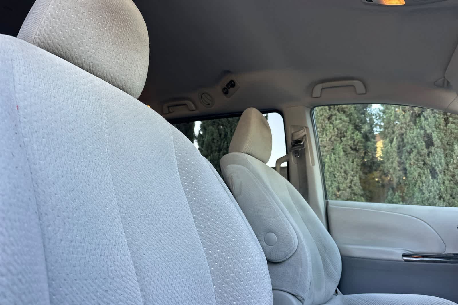 Used 2011 Toyota Sienna LE FWD image 19