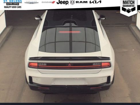 Used 2024 Dodge Charger Daytona Scat Pack w/ Plus Group AWD/4WD image 8