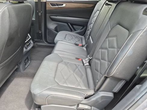 Used 2025 Volkswagen Atlas SE FWD image 27