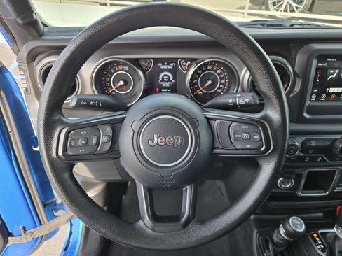 Certified 2023 Jeep Gladiator Sport w/ Trailer Tow Package AWD/4WD image 16