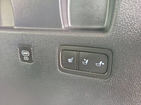 Used 2024 Hyundai Palisade Limited FWD image 17