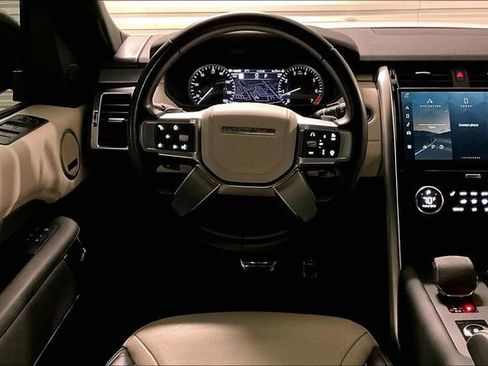 Certified 2023 Land Rover Discovery HSE R-Dynamic image 4