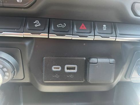 Used 2022 Chevrolet Silverado 1500 LT Trail Boss w/ Bed Protection Package AWD/4WD image 18