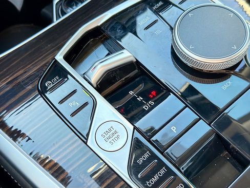 Certified 2025 BMW X7 xDrive40i w/ Premium Package image 32