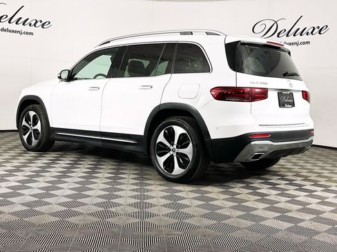 Used 2024 Mercedes-Benz GLB 250 4MATIC w/ Driver Assistance Package image 4