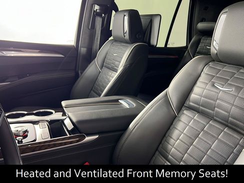 Used 2025 Cadillac Escalade Sport Platinum w/ LPO, ONYX Package AWD/4WD image 8
