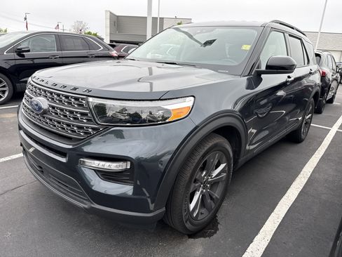 Used 2023 Ford Explorer XLT w/ Equipment Group 202A AWD/4WD image 2