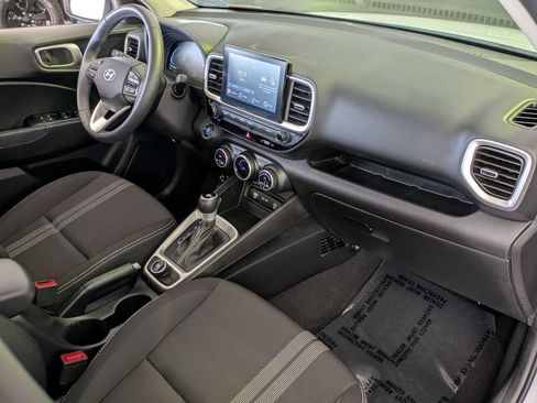Used 2025 Hyundai Venue SEL FWD image 29