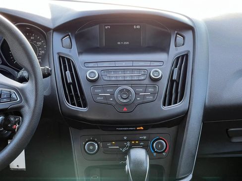 Used 2018 Ford Focus SE FWD image 25