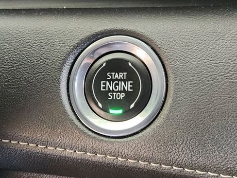 Used 2022 Cadillac Escalade Luxury w/ LPO, Illumination Package AWD/4WD image 18