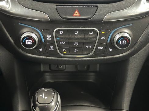 Used 2018 Chevrolet Equinox LT FWD image 19