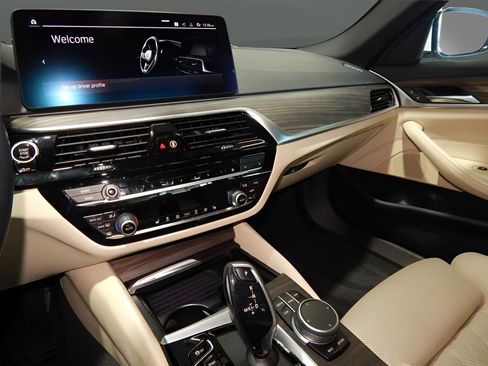 Used 2022 BMW 530i xDrive AWD/4WD image 15