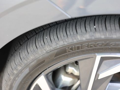 Certified 2025 Hyundai Elantra SEL FWD image 10