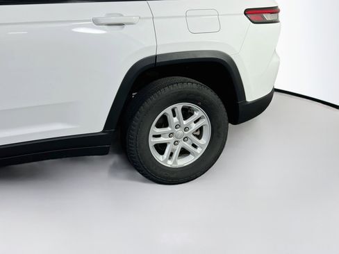 Used 2023 Jeep Grand Cherokee Laredo w/ Luxury Tech Group I AWD/4WD image 30