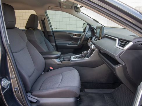 Used 2021 Toyota RAV4 XLE FWD image 21
