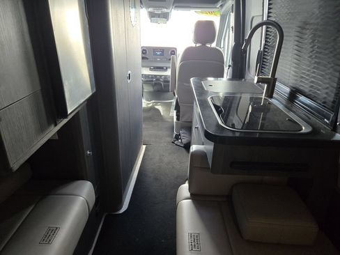 Used 2021 Mercedes-Benz Sprinter 2500 image 20