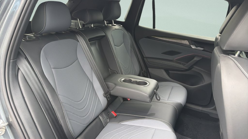 New 2026 Volkswagen Tiguan SE R-Line FWD image 36