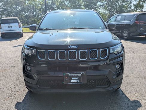 Used 2024 Jeep Compass Latitude AWD/4WD image 9