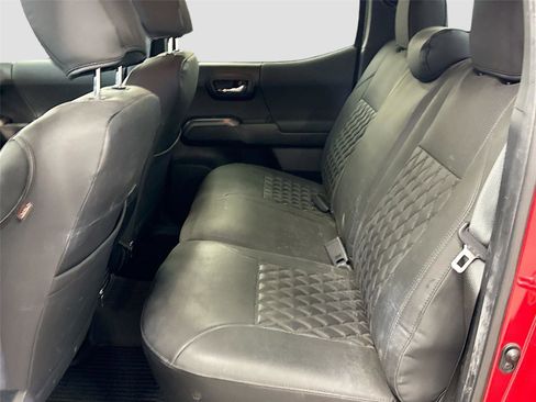 Used 2022 Toyota Tacoma TRD Sport AWD/4WD image 5