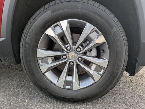 New 2026 Chevrolet Equinox LT w/ Convenience Package II AWD/4WD image 13