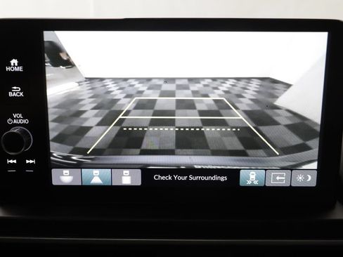 Used 2024 Honda Pilot Touring image 11