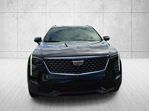 Used 2025 Cadillac XT4 Premium Luxury FWD image 2