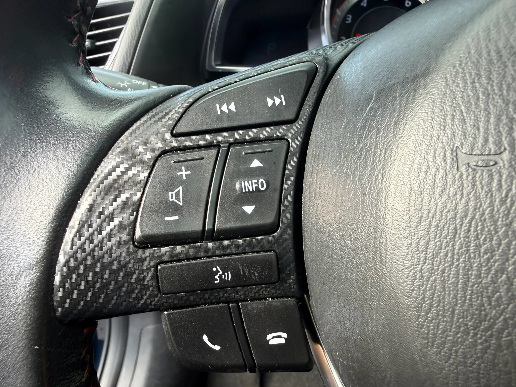 Used 2016 MAZDA MAZDA3 s Touring FWD image 41