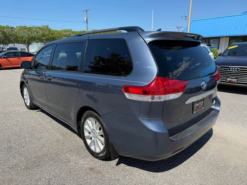Used 2014 Toyota Sienna Limited w/ Limited Convenience Package FWD image 10