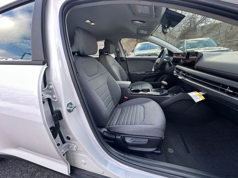 New 2025 Kia K4 EX image 18