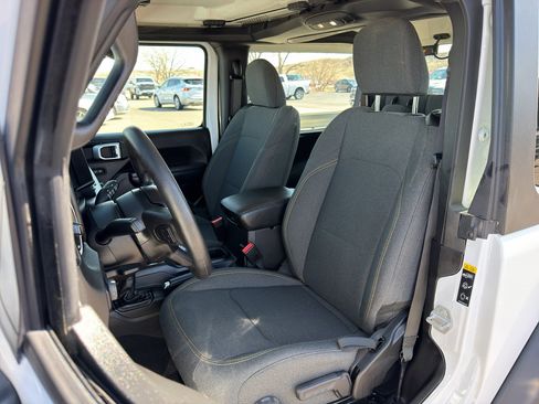 Used 2025 Jeep Wrangler Sport AWD/4WD image 2