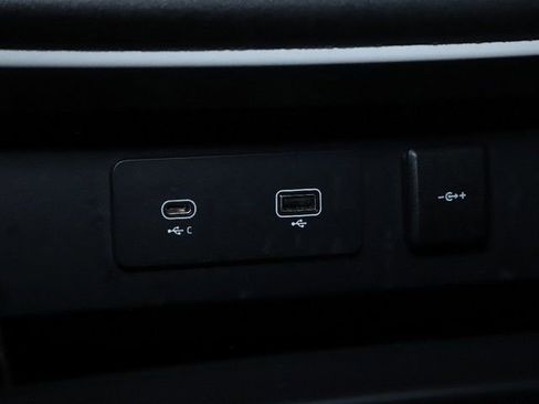Certified 2023 Land Rover Defender 110 SE AWD/4WD image 29