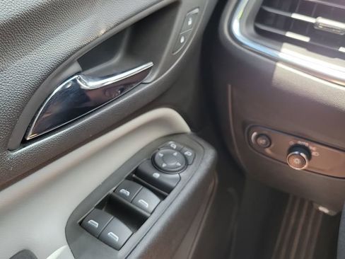 Used 2023 Chevrolet Equinox LS w/ LS Convenience Package FWD image 21