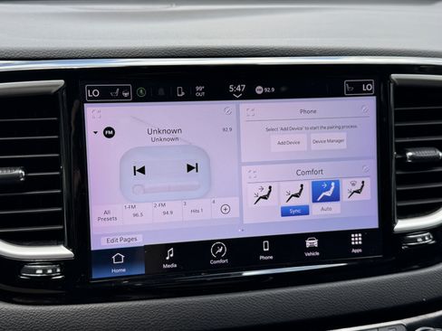 Used 2024 Chrysler Pacifica Touring-L FWD image 26