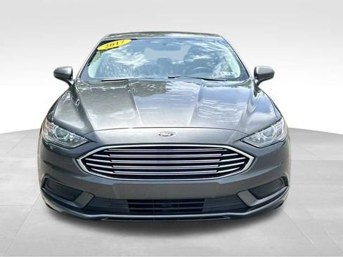 Used 2017 Ford Fusion SE w/ Fusion SE Technology Package FWD image 8
