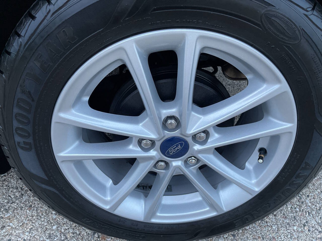 Used 2018 Ford Focus SE w/ Cold Weather Package FWD image 23