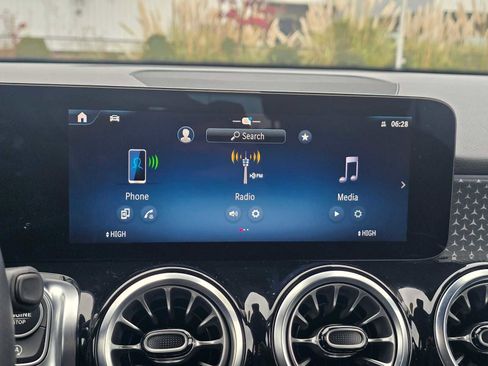 Used 2025 Mercedes-Benz GLB 250 GLB 250 image 30