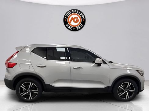 Used 2023 Volvo XC40 B5 Plus AWD/4WD image 2
