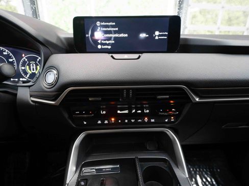 Used 2024 MAZDA CX-90 Plug-In Hybrid w/ Preferred AWD/4WD image 17