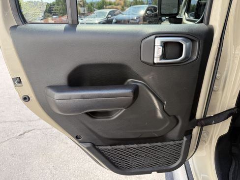 Used 2020 Jeep Gladiator Rubicon AWD/4WD image 14