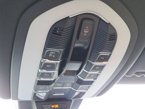 Certified 2021 Porsche Macan image 36