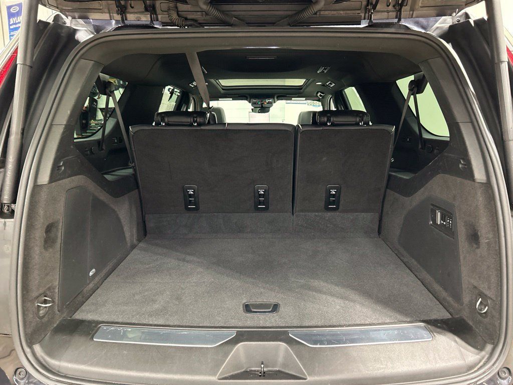 Used 2023 Cadillac Escalade ESV Sport w/ LPO, ONYX Package AWD/4WD image 31