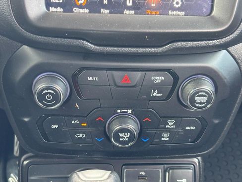 Used 2023 Jeep Renegade Trailhawk image 14