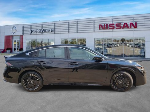 New 2027 Nissan Sentra SR w/ SR All Weather Package FWD image 4