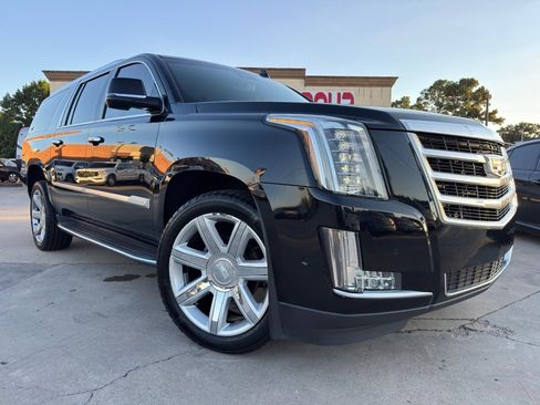 Used 2019 Cadillac Escalade ESV Luxury image 43