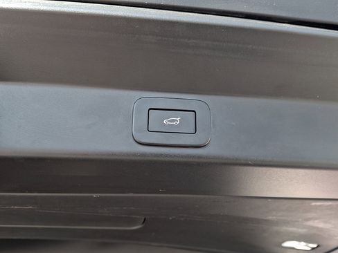 Used 2024 Land Rover Range Rover Sport SE image 29