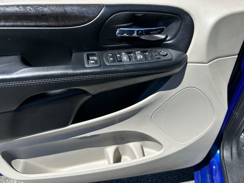 Used 2019 Dodge Grand Caravan SE w/ UConnect Hands-Free Group FWD image 10