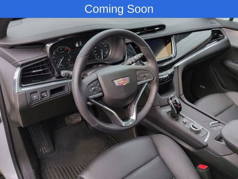 Used 2023 Cadillac XT6 Premium Luxury image 2