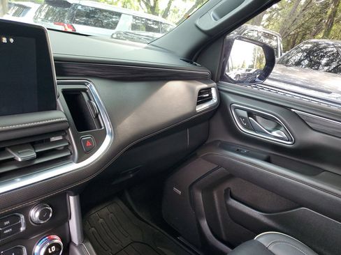 Used 2024 GMC Yukon SLT w/ SLT Luxury Package RWD image 25
