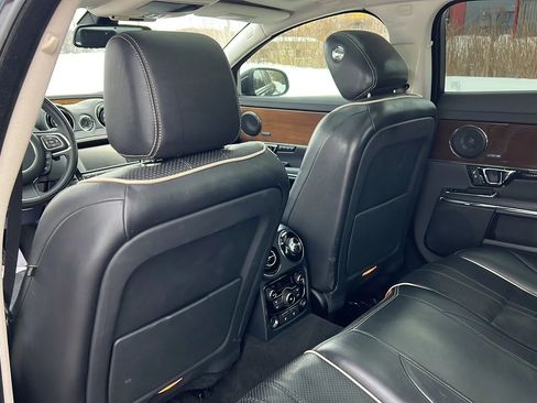 Used 2016 Jaguar XJ Supercharged RWD image 13