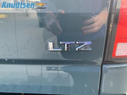 Used 2025 Chevrolet Silverado 3500 LTZ w/ LTZ Convenience Package AWD/4WD image 10